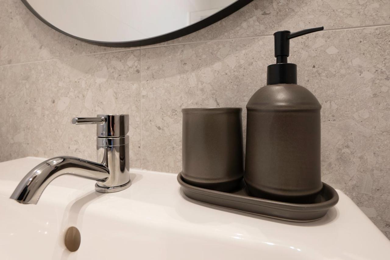 Experience Fresh Comfort In Our Brand-New Apartment In Vienna'S 17Th District エクステリア 写真